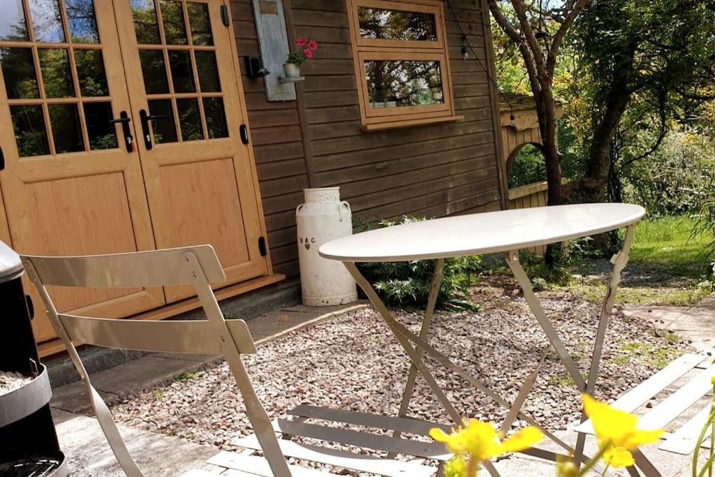 The Potting Shed Near Tenby, 100" Projector, Four Poster Bed, On-Site Hot Tub Access Via Spa Pack, Breakfast Zewnętrze zdjęcie